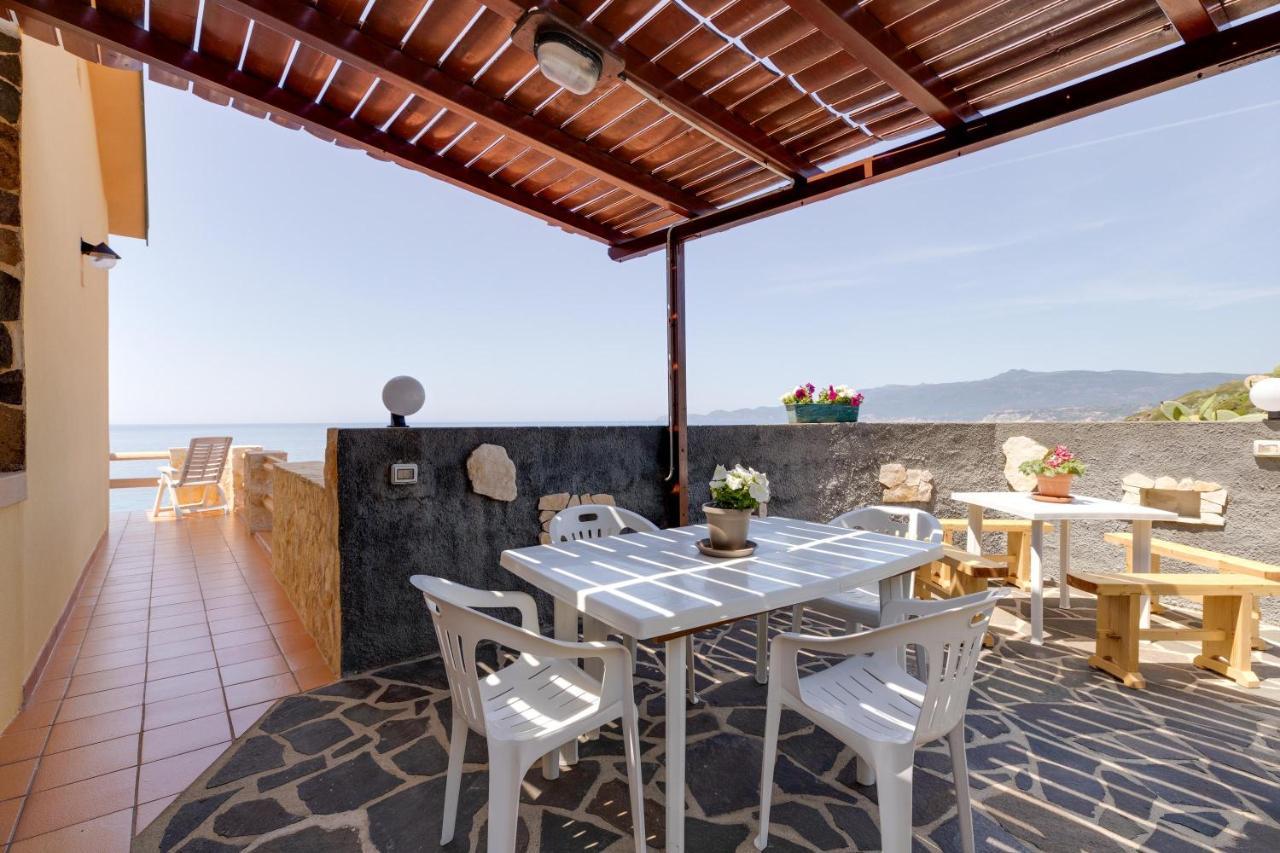 La Terrazza Sul Mare Magomadas Exterior foto