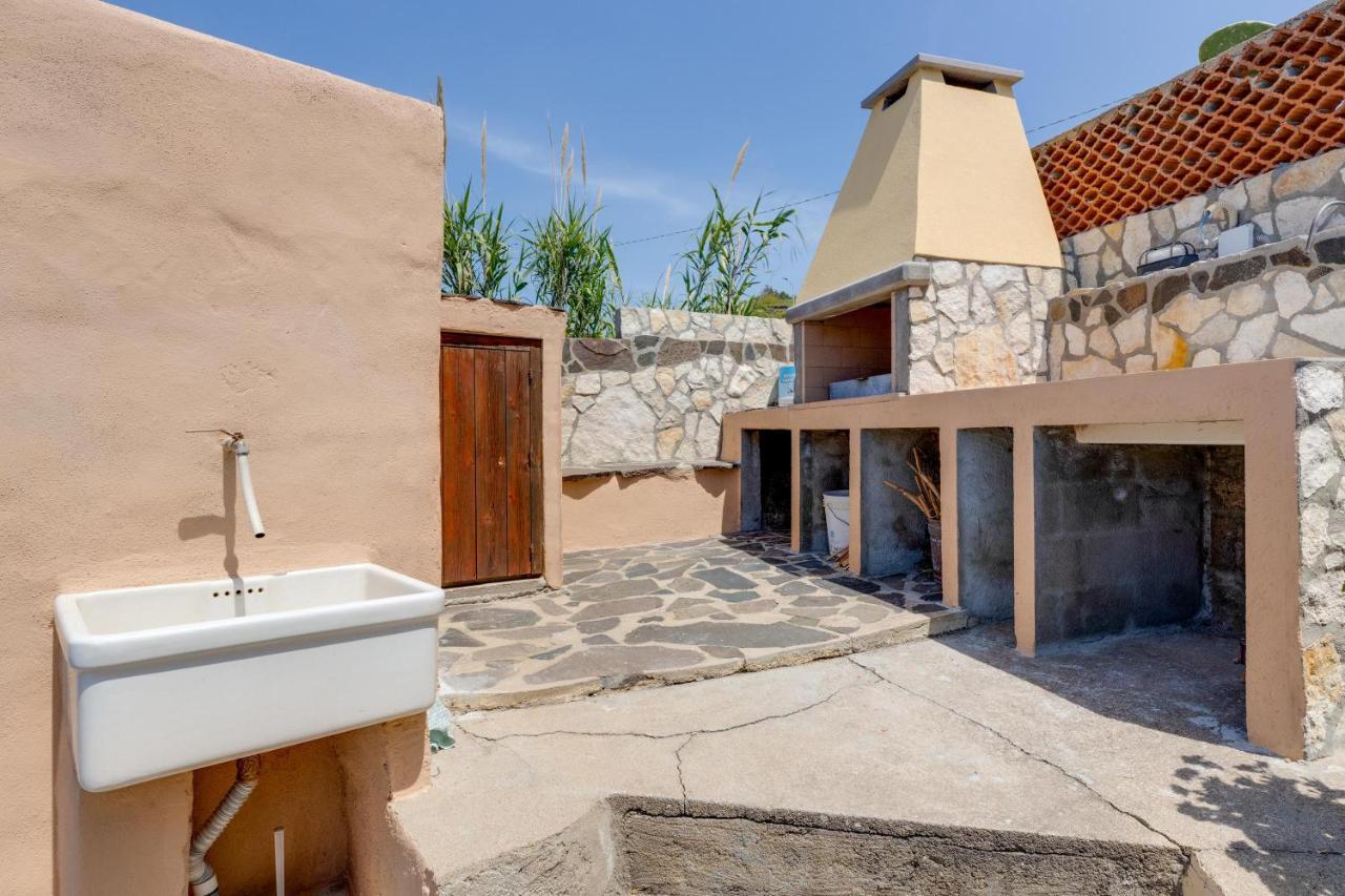 La Terrazza Sul Mare Magomadas Exterior foto