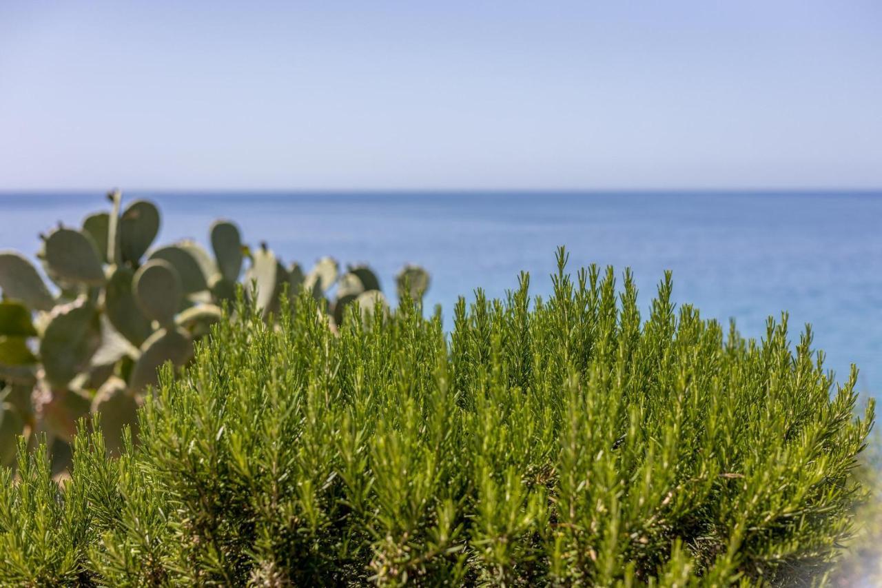 La Terrazza Sul Mare Magomadas Exterior foto